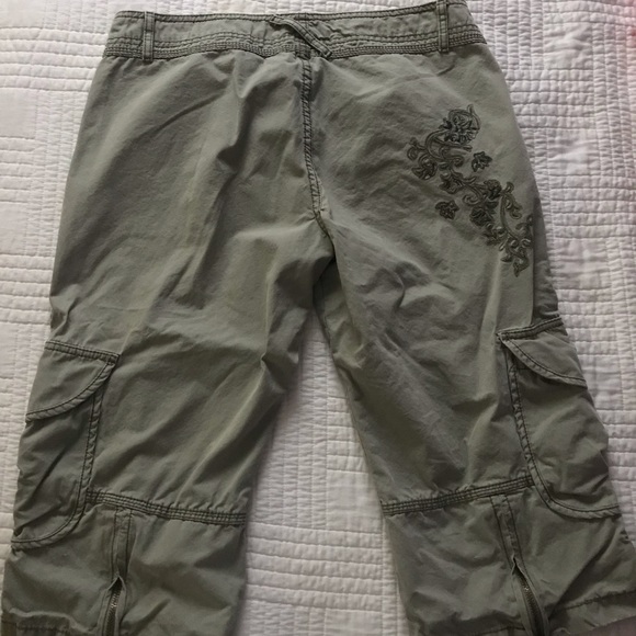 Bermuda shorts - Picture 2 of 3